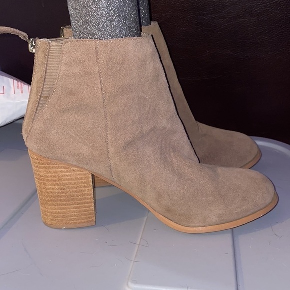 10 Urban outfitters tan 3 inch zip booties - Picture 1 of 5